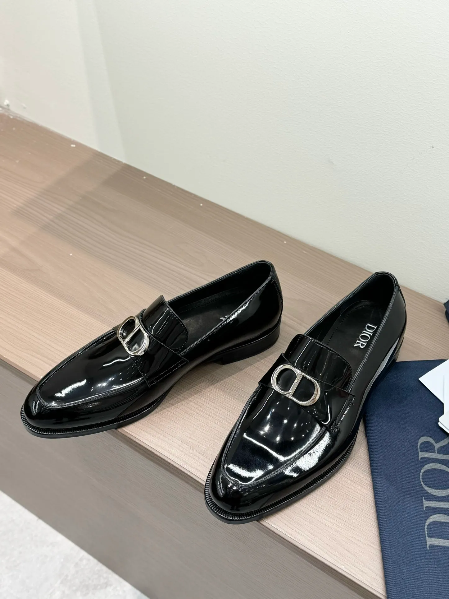 [Dior] Top P: 960💰 Standard code 39-44 (38.45.46 custom-made, non-returnable and non-exchangeable) Dior Dior's latest high-end men's boutique casual leather shoes, imported cowhide upper, water-dyed cowhide lining, imported leather outsole, perfect details are impeccable.